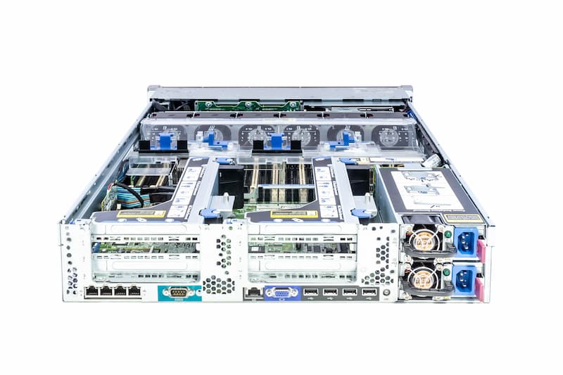 HP DL380p Gen8, 2x E5-2667@2.90GHz, 6-Core, 16GB PC3-12800R (2x8), 8xSFF, P420i/1G, 331i, DVD,2x460W