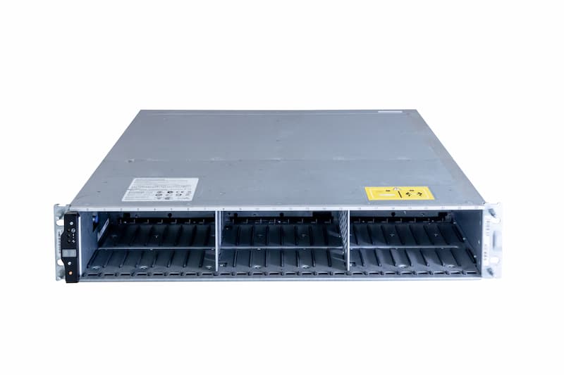 NetApp DS2246, 24xSFF, 2x IOM6 Controller, 2x750W