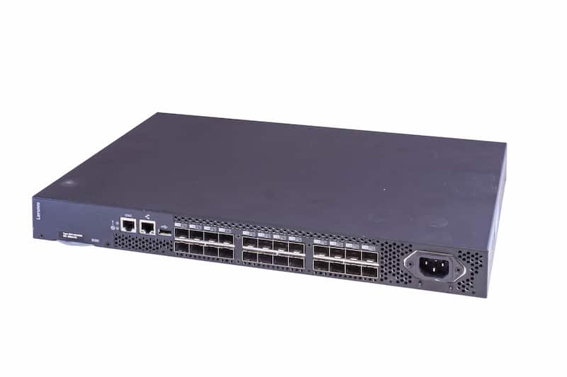 Lenovo SWITCH FC SAN B300, 24x FC 8Gb SFP, 8 ports licensed