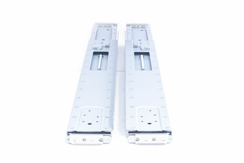IBM 64P8442 SCHWERLASTSCHIENEN RAIL FÜR ALLE SERVER USV TIEFE EINSTELLBAR MM8