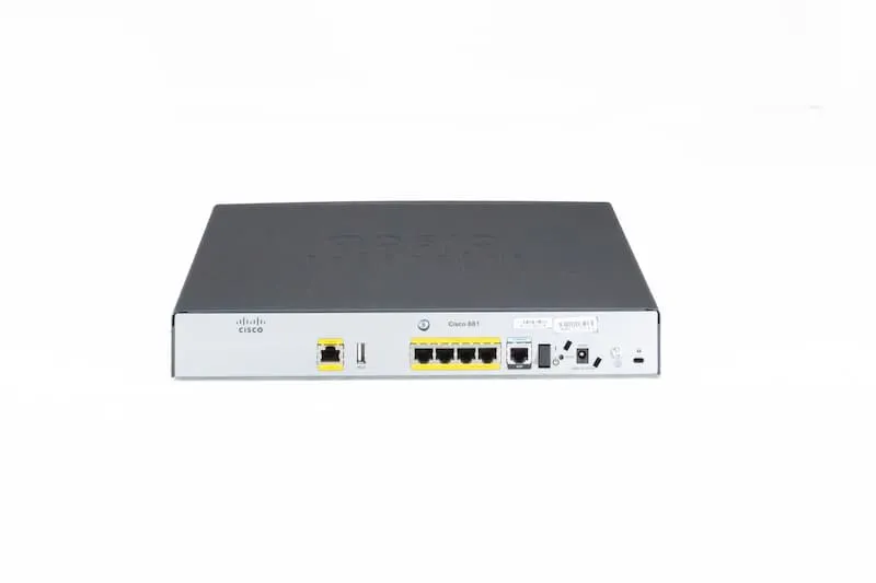 CISCO ISR 881 Integrated Services Router, 4x 100Mb RJ45 (2x PoE), 1x WAN RJ45, noLicense