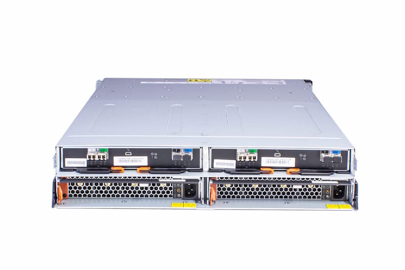 IBM Disk Enclosure (DS8000 Series), 24xSFF, 2x Contr. a 4x 8G FC, 2x 800W, 8x8G Gbic, (no right ear) IBM Disk Enclosure (DS8000 Series), 24xSFF, 2x Contr. a 4x 8G FC, 2x 800W, 8x8G Gbic, (no right ear)