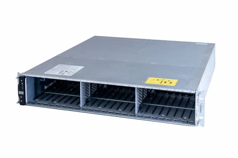 NetApp DS2246, 24xSFF, 2x IOM6 Controller, 2x750W