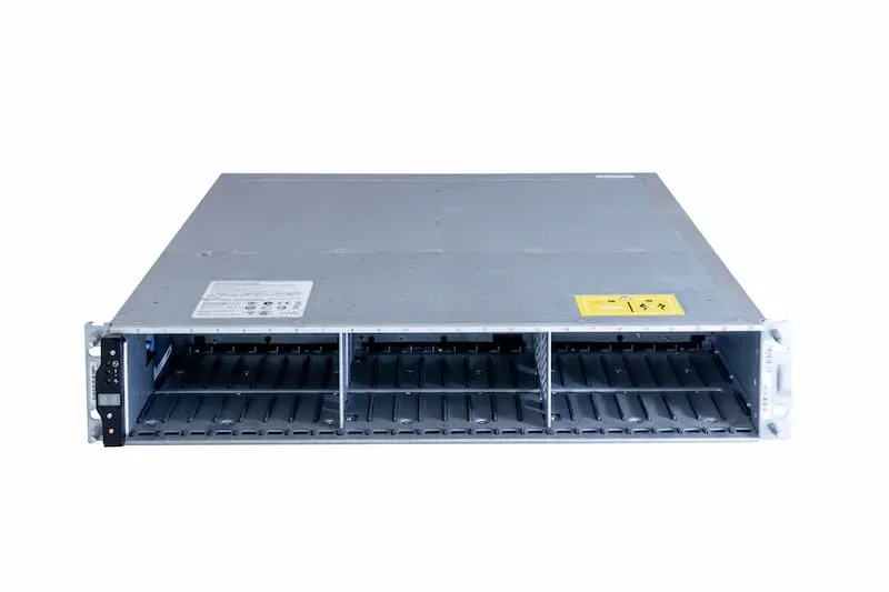 NetApp DS2246, 24xSFF, 2x IOM6 Controller, 2x750W
