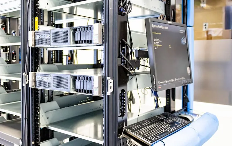 Im nächsten Schritt setzen unsere Techniker BIOS sowie Management Devices auf ihre Default-Einstellungen zurück