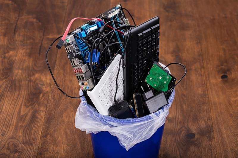 Elektroschrott – schwer recyclebar, kinderleicht produziert Elektroschrott – schwer recyclebar, kinderleicht produziert