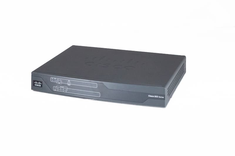 CISCO ISR 881 Integrated Services Router, 4x 100Mb RJ45 (2x PoE), 1x WAN RJ45, noLicense