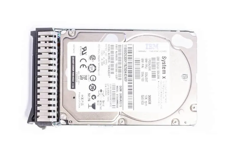 IBM HDD 300GB 6G SAS 10k 2.5" IBM HDD 300GB 6G SAS 10k 2.5"