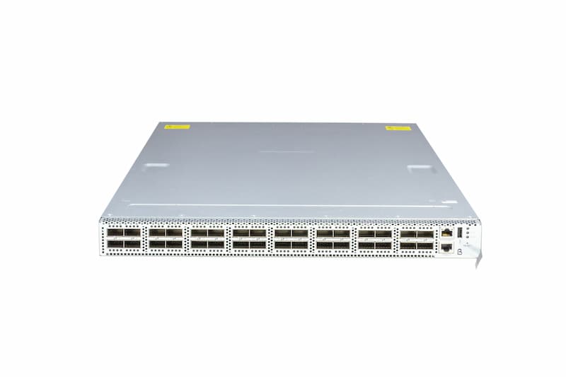 Celestica Switch D4040, 32x 40GbE QSFP, 1x RJ45, 1x USB, 2x 460W, Airflow port-side-out, incl. rails