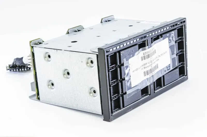 HP HDD Cage 8xSFF for DL380 HP HDD Cage 8xSFF for DL380 Gen8, DL385 Gen8, incl. Backplane/Powercable