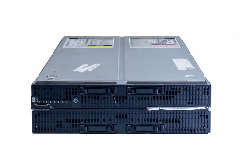 HPE BL680c G7, 4x E7-4870 2.4GHz, 10-Core, 64GB PC3L-10600R (8x8), P410i/1GB/Capa, 3x 2P-NC553-10GbE