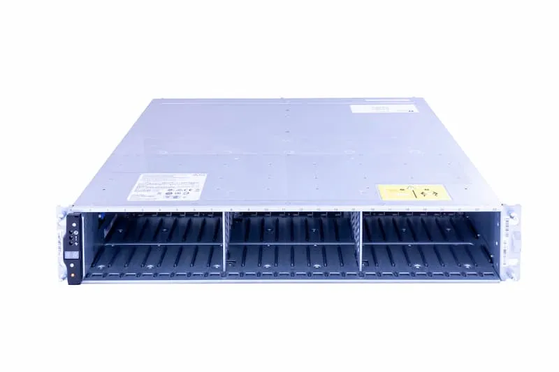 NetApp Storage System FAS2552, 24xSFF, 2x Contr each 2xQSFP SAS 6G, 2xGbE RJ45, 4x10GbE/16G-FC SFP+ NetApp Storage System FAS2552, 24xSFF, 2x Contr each 2xQSFP SAS 6G, 2xGbE RJ45, 4x10GbE/16G-FC SFP+