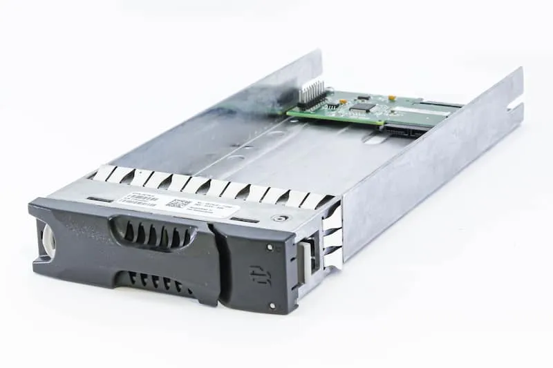 DELL (EMC) EQUALLOGIC Caddy DELL (EMC) EQUALLOGIC Caddy/Tray, with interposer board Sata-to-Sas