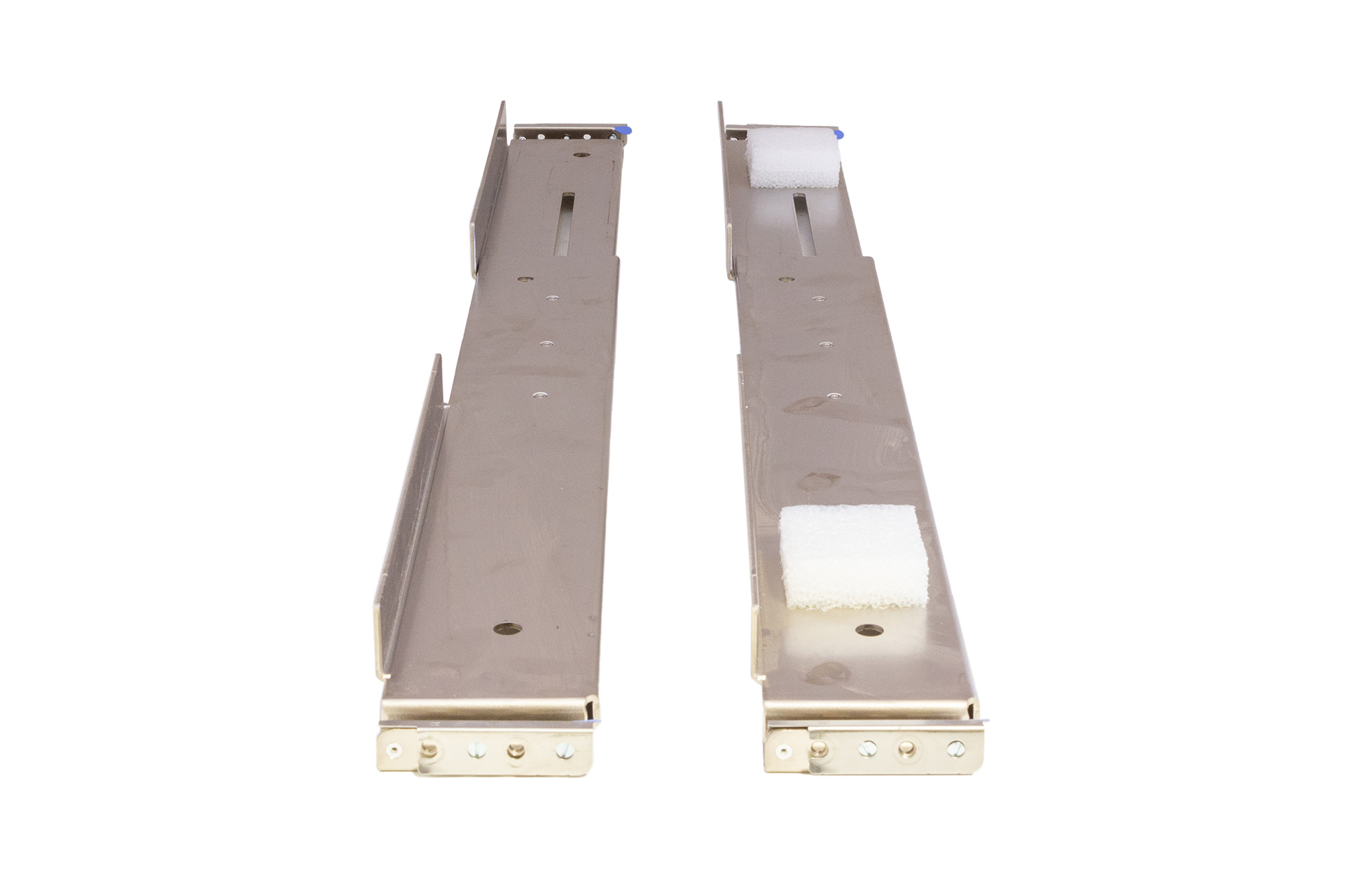 44V8572 IBM Rail Kit for the EMX0 PCIe Gen3, front 44V8572 IBM Rail Kit for the EMX0 PCIe Gen3, front