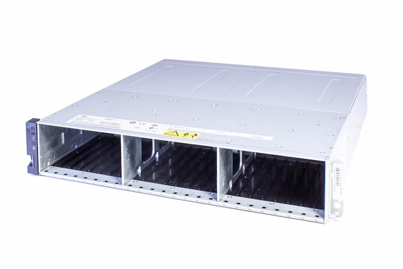IBM Disk Enclosure (DS8000 Series), 24xSFF, 2x Contr. a 4x 8G FC, 2x 800W, 8x8G Gbic, (no right ear)