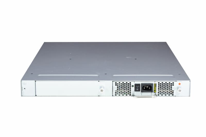 DELL Brocade SAN Switch DS-6505B, 24-port SFP+ 16G, 12 ports active, no license, 1x150W