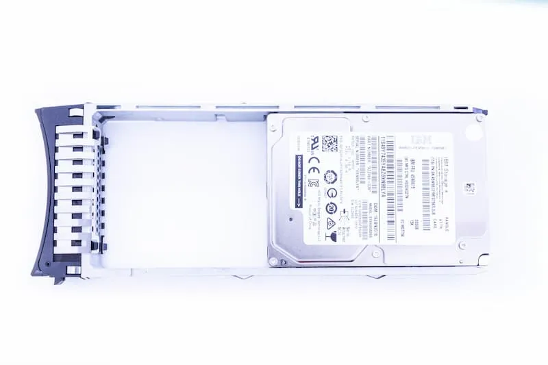 IBM HDD 300GB 6G SAS 15k 2.5", for V3500, V3700, DS8000