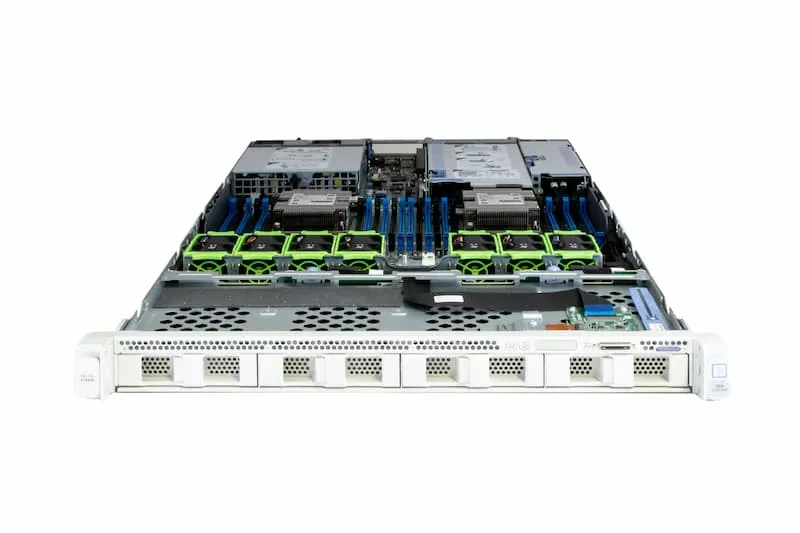 Cisco UCS C220 M5, 2x Gold 6126 2.60GHz, 12-core, noRAM, 4x LFF SATA, 1x 32GB SD-Card, 2x 770W