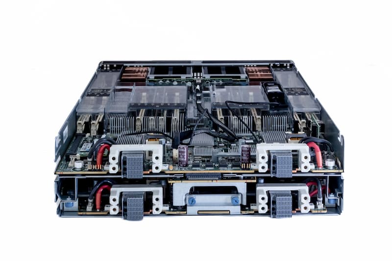 HPE BL680c G7, 4x E7-4870 2.4GHz, 10-Core, 64GB PC3L-10600R (8x8), P410i/1GB/Capa, 3x 2P-NC553-10GbE