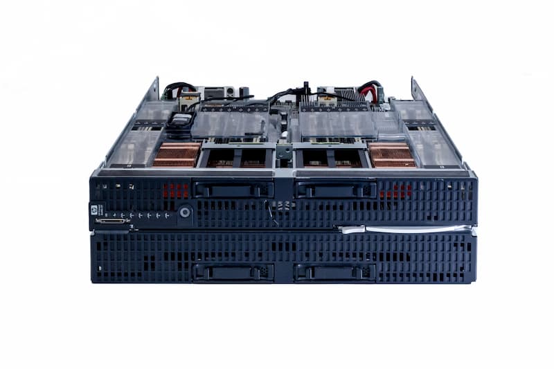 HPE BL680c G7, 4x E7-4870 2.4GHz, 10-Core, 64GB PC3L-10600R (8x8), P410i/1GB/Capa, 3x 2P-NC553-10GbE