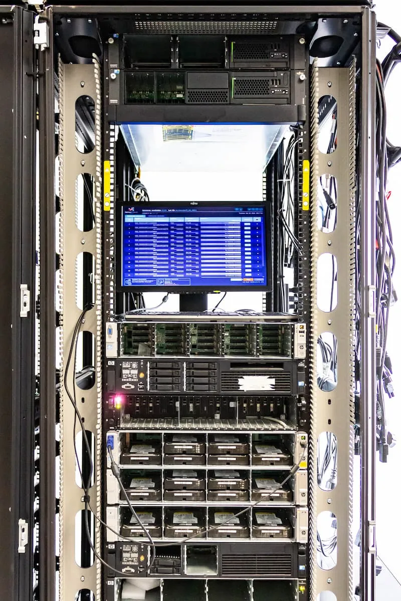 Es wird über unser internes Netzwerk eine zertifizierte Löschsoftware gestartet