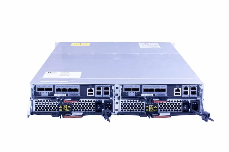 NetApp Storage System FAS2552, 24xSFF, 2x Contr each 2xQSFP SAS 6G, 2xGbE RJ45, 4x10GbE/16G-FC SFP+