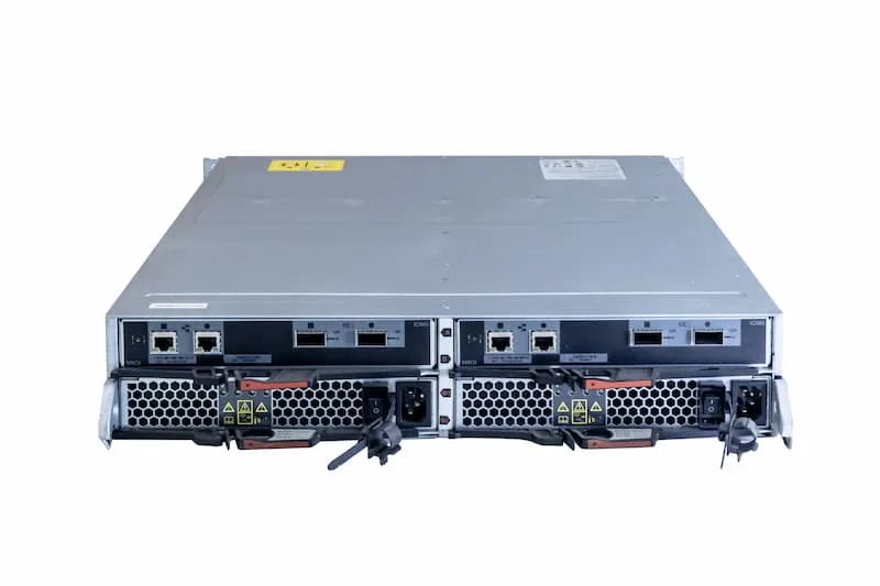 NetApp DS2246, 24xSFF, 2x IOM6 Controller, 2x750W