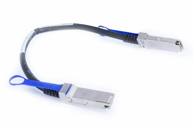 HPE CABLE Infiniband EDR, QSFP to QSFP, 0.5m HPE CABLE Infiniband EDR, QSFP to QSFP, 0.5m