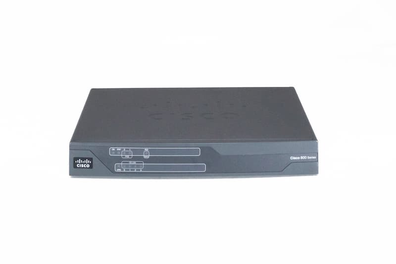 CISCO ISR 881 Integrated Services Router, 4x 100Mb RJ45 (2x PoE), 1x WAN RJ45, noLicense