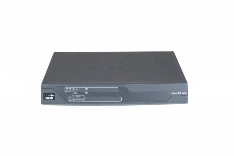 CISCO ISR 881 Integrated Services Router, 4x 100Mb RJ45 (2x PoE), 1x WAN RJ45, noLicense